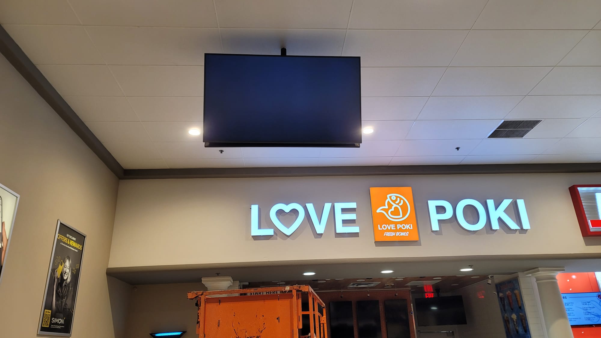 Digital Signage project by InCTRL Technology Services — Orlando Premium Outlets Digital Signage, Central Florida (photo 2)