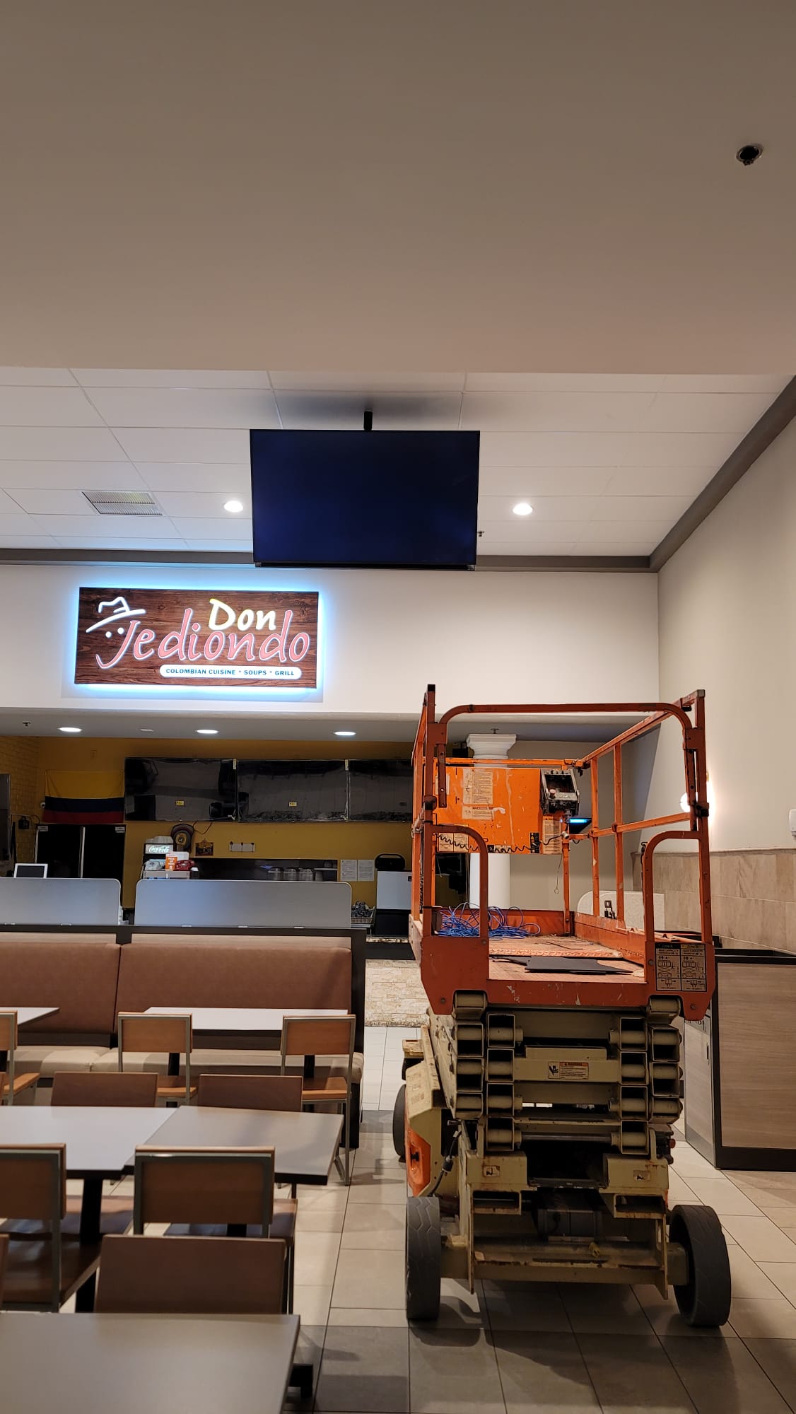 Digital Signage project by InCTRL Technology Services — Orlando Premium Outlets Digital Signage, Central Florida (photo 3)