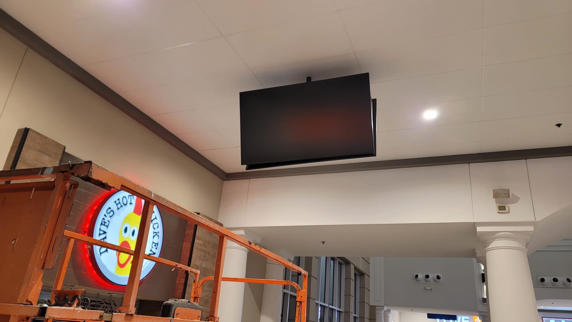 Digital Signage project by InCTRL Technology Services — Orlando Premium Outlets Digital Signage, Central Florida (photo 8)