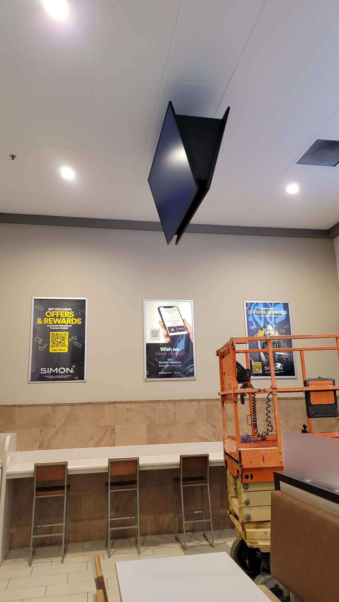 Digital Signage project by InCTRL Technology Services — Orlando Premium Outlets Digital Signage, Central Florida (photo 12)