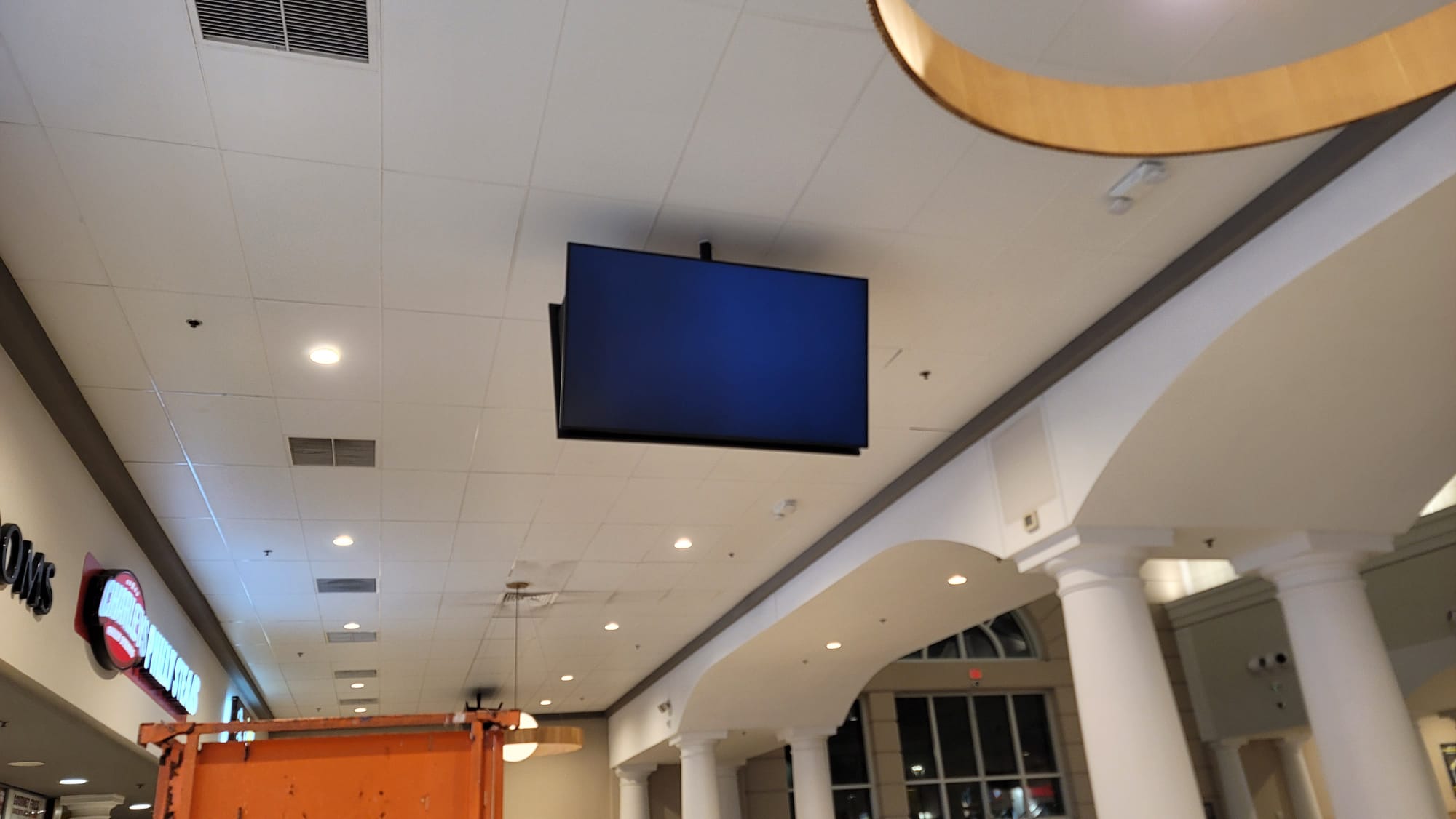 Digital Signage project by InCTRL Technology Services — Orlando Premium Outlets Digital Signage, Central Florida (photo 13)