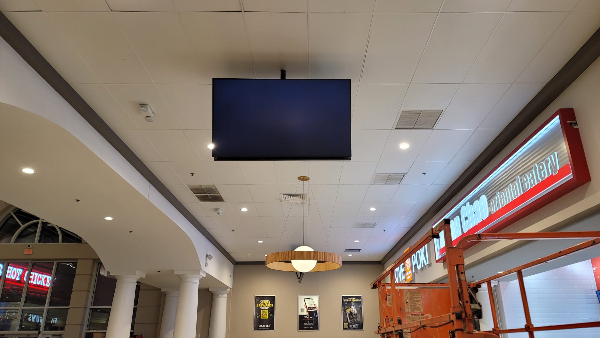 Digital Signage project by InCTRL Technology Services — Orlando Premium Outlets Digital Signage, Central Florida (photo 15)