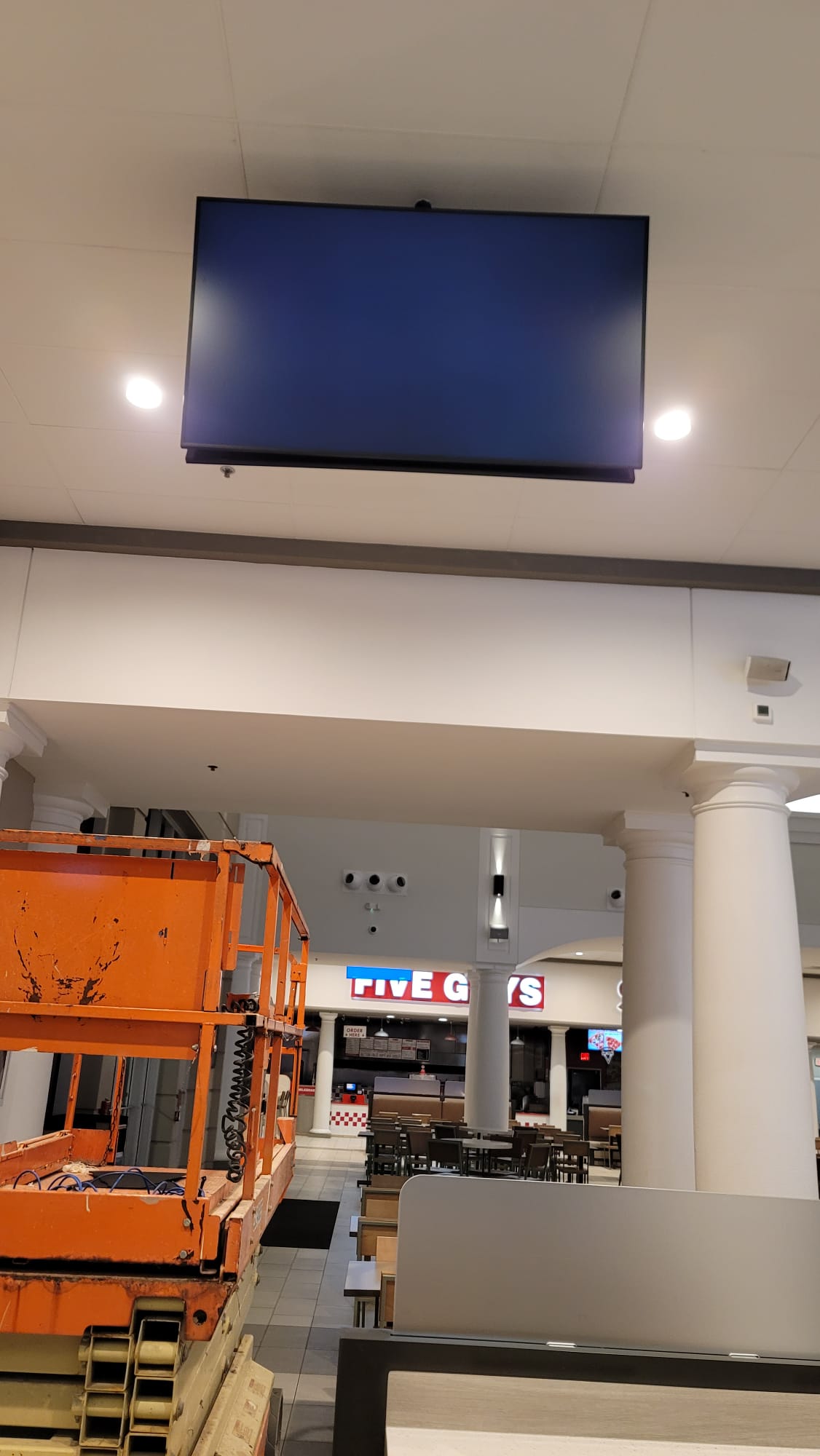 Digital Signage project by InCTRL Technology Services — Orlando Premium Outlets Digital Signage, Central Florida (photo 16)