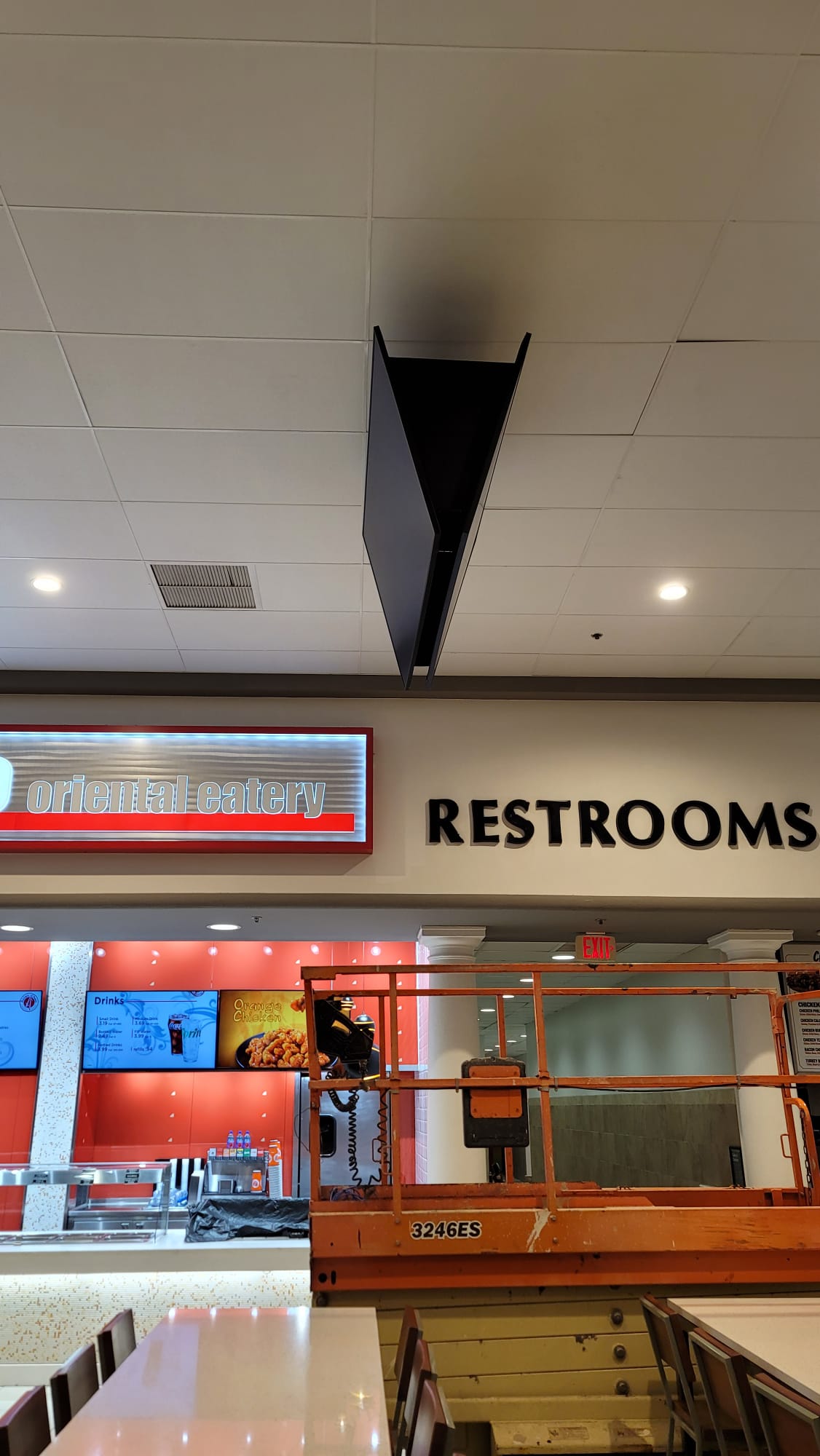 Digital Signage project by InCTRL Technology Services — Orlando Premium Outlets Digital Signage, Central Florida (photo 17)