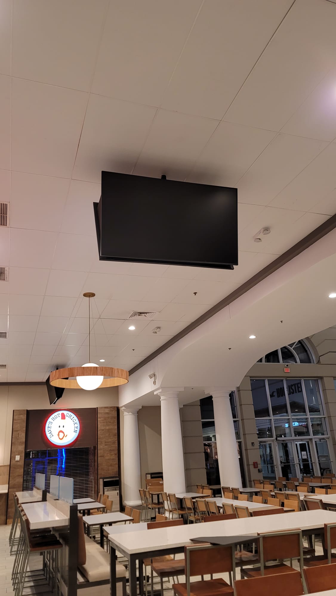 Digital Signage project by InCTRL Technology Services — Orlando Premium Outlets Digital Signage, Central Florida (photo 20)