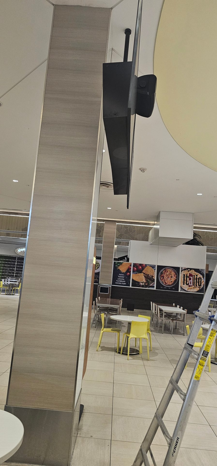 Digital Signage project by InCTRL Technology Services — The Florida Mall, Central Florida (photo 9)