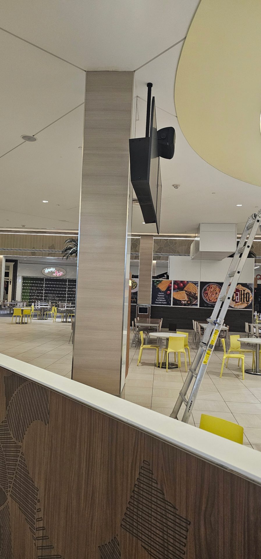 Digital Signage project by InCTRL Technology Services — The Florida Mall, Central Florida (photo 10)